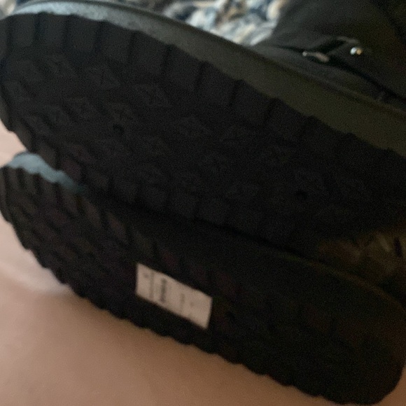 Boots - Picture 4 of 5